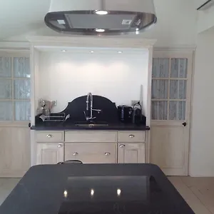 https://les-colombes.fr-provencehotel.com